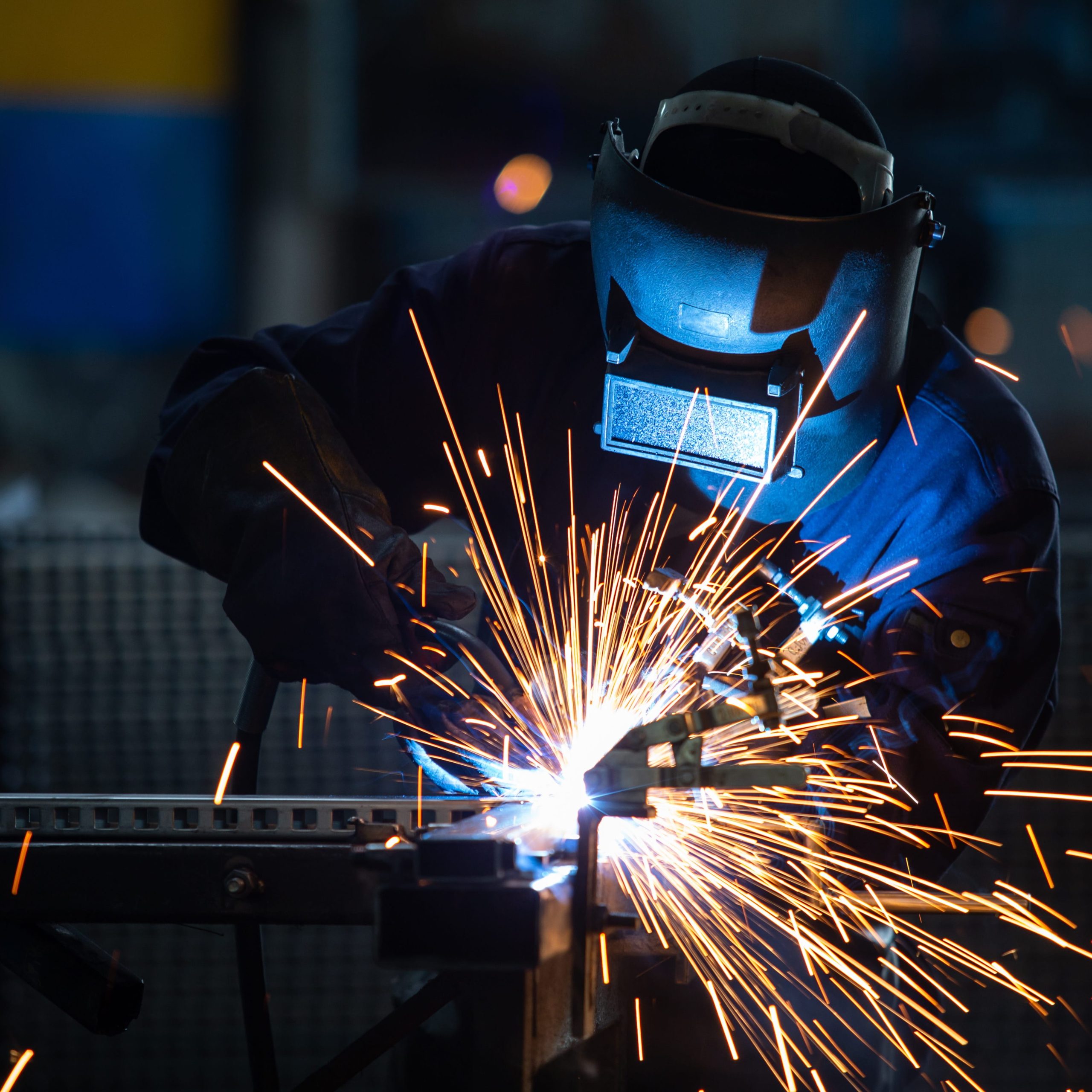 AdobeStock_219023764 - square press brakes machine
