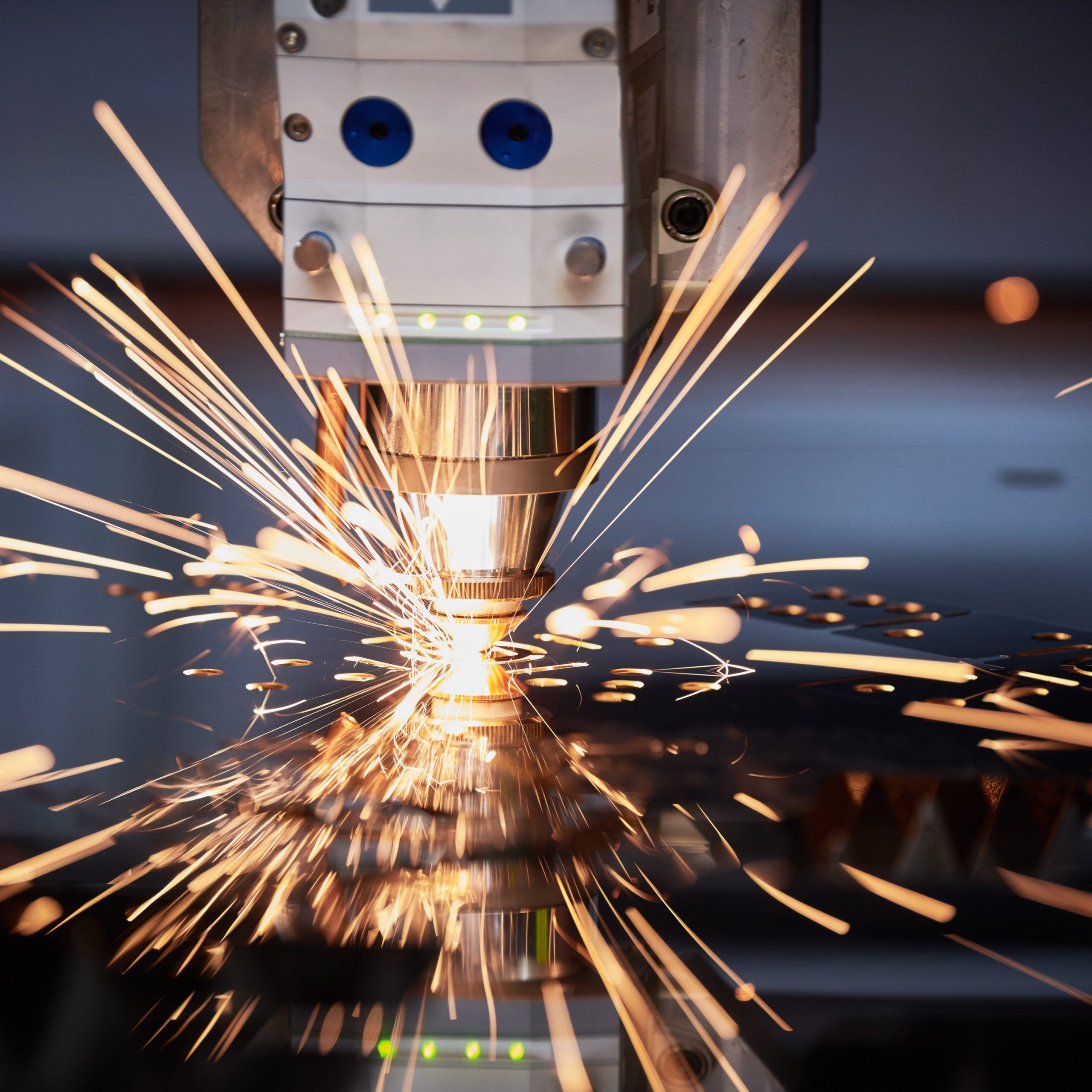 AdobeStock_273517326 - square press brakes machine